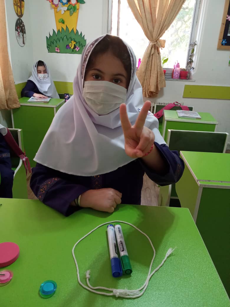 آموزش اعداد با استفاده از ابزار آموزشی در کلاس اول «ب» خانم صواب دوست